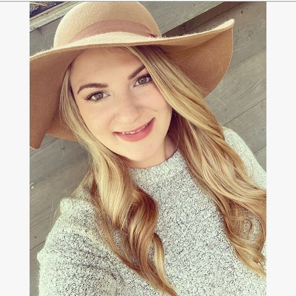 Meet your Posher, Haley - Picture 1 of 1